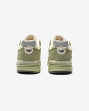 NEW BALANCE 'MADE IN USA' 990 v4 - OLIVE LEAF